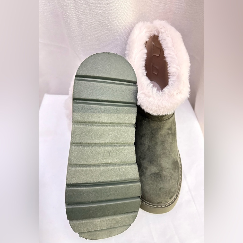 🫒🆕🫒Time & Tru Women’s Mini Faux Fur Cozy Boot In Olive-Size 7 - Picture 7 of 8